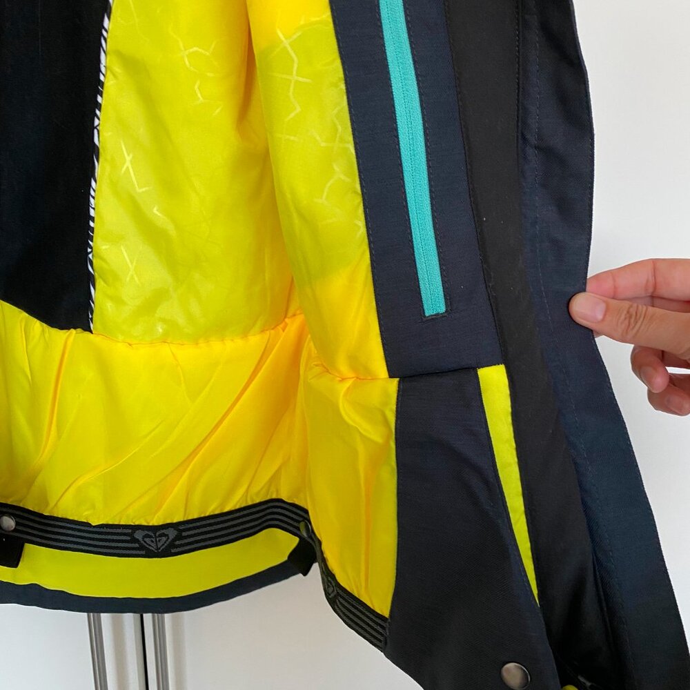 Roxy Black and White Patterned Ski Jacket - image 5